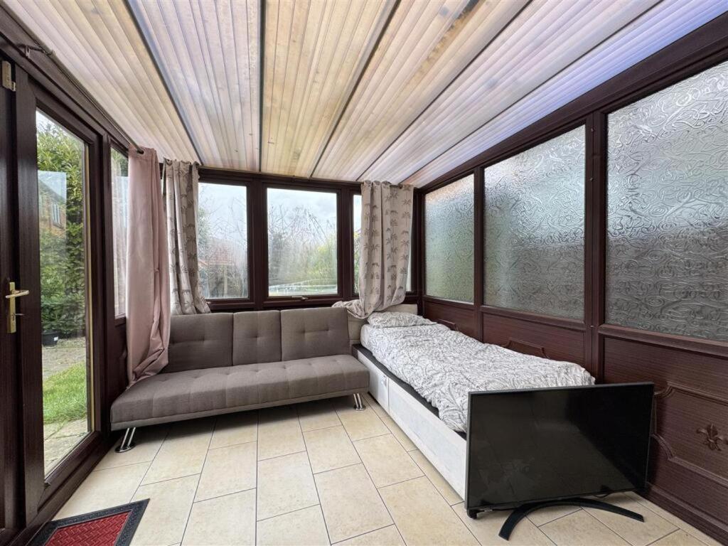 Clove, 3-4 Bed House With Garden, Free Parking, Sleeps 9 In Grays & Chafford Hundred Stifford Exterior photo